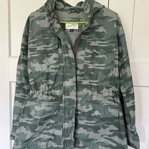 EUC Universal Jacket Size Medium